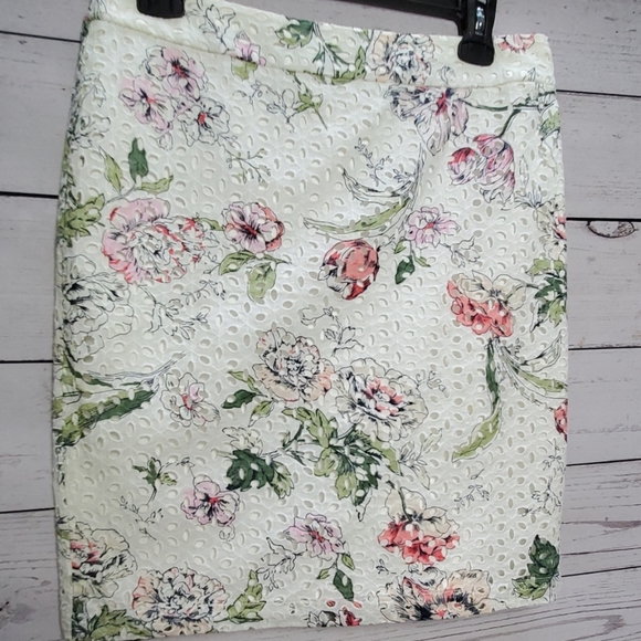 Ann Taylor skirt ❤ floral Spring eyelet - Picture 3 of 7